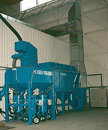 Foto von Strahlmittelreiniger, Silo, Strahlkessel und Patronenfilteranlage